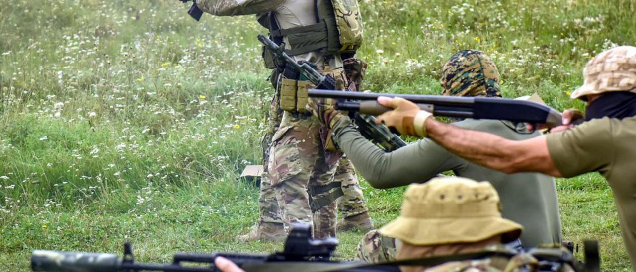 Soldats lluitant en el bàndol ucraïnès  | EFE