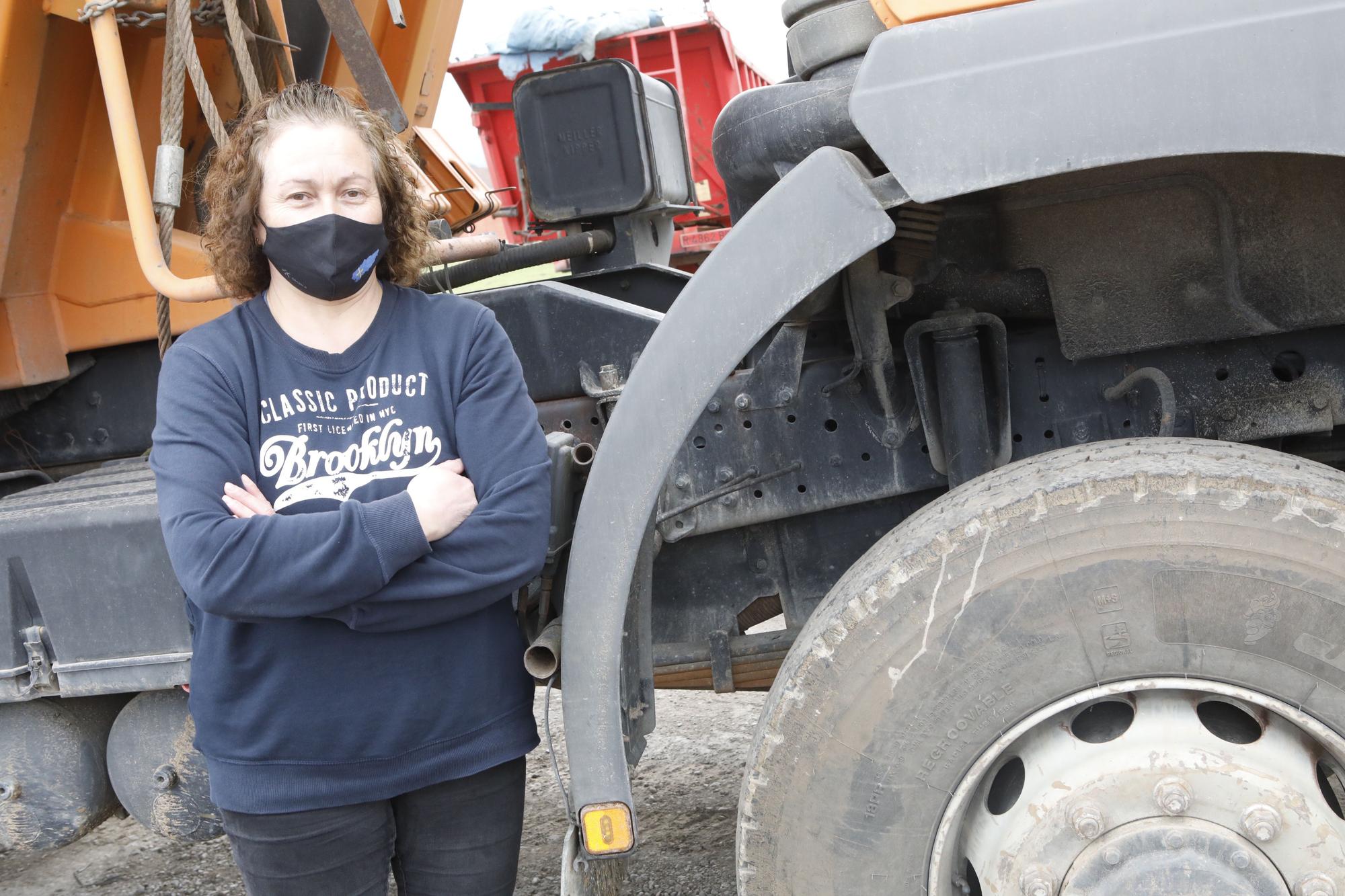 Pioneras en el 8M-Delfina González, una camionera de vuelta a la obra