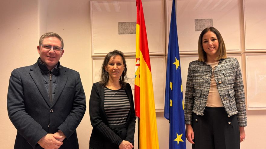 De izquierda a derecha, el director insular de Cultura, Guillem Ginard, la directora general de Patrimonio Cultural y Bellas Artes, Ángeles Albert de León, y la vicepresidenta y consellera insular de Cultura y Patrimonio, Antònia Roca.