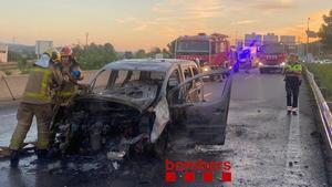 Embús a l’AP-7 per l’incendi d’un vehicle al Papiol
