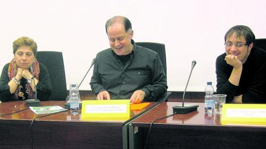 María del Rosario Ruiz, Fernando Álvarez y Xosé Antón Ambás, en San Antolín de Ibias.