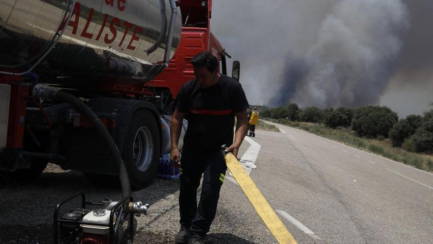 Zamora sigue controlando seis incendios
