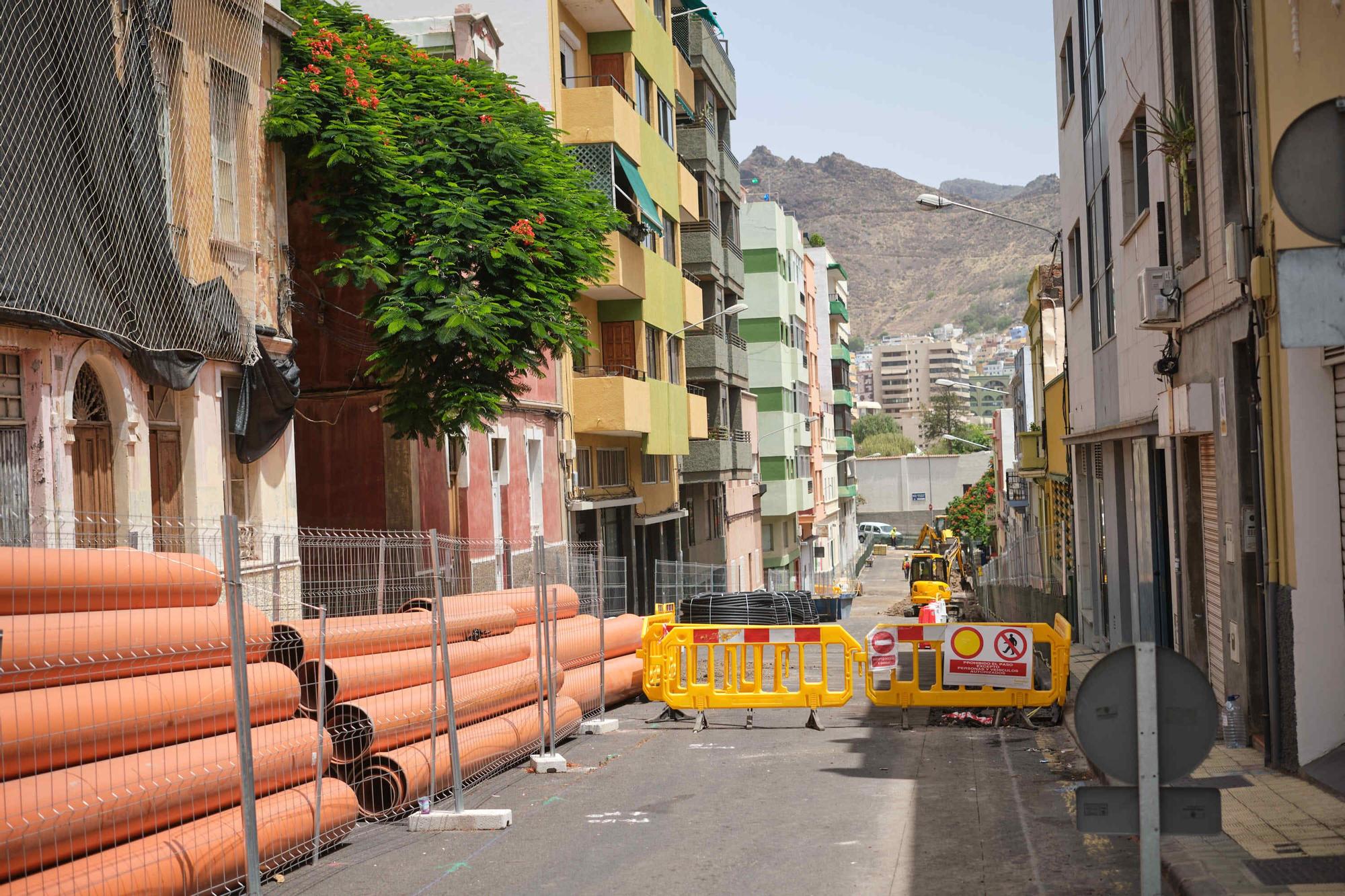 Obras en la calle de La Rosa y supresión de aparcamientos en Santiago