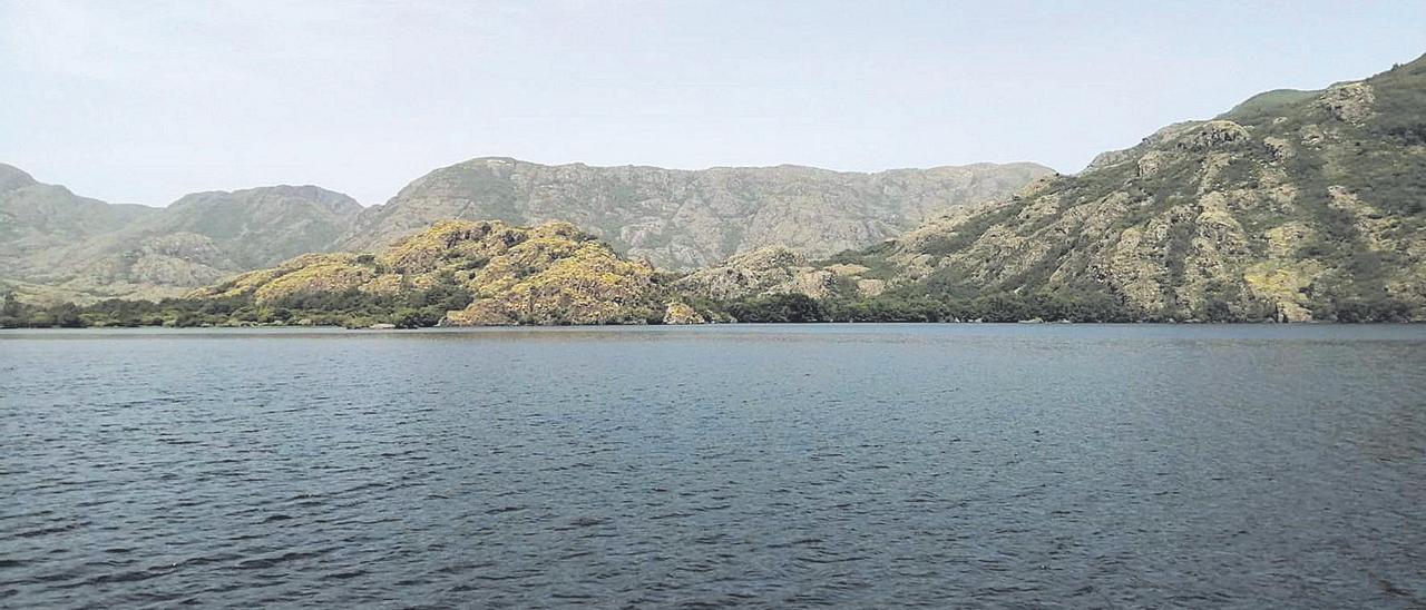 El Lago de Sanabria visto desde el crucero ambiental. | Sara ParraCrucero ambiental del Lago de Sanabria. | Sara Parra