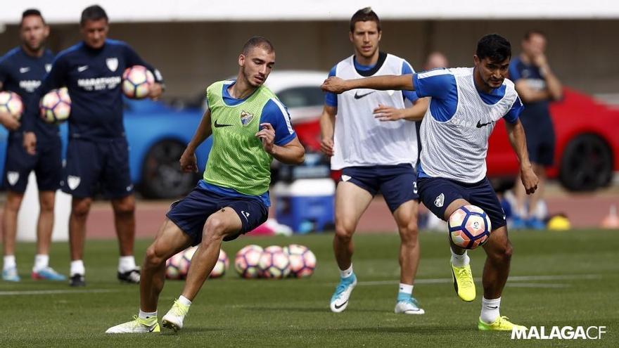 Los jugadores, en uno de los últimos entrenamientos del Málaga CF