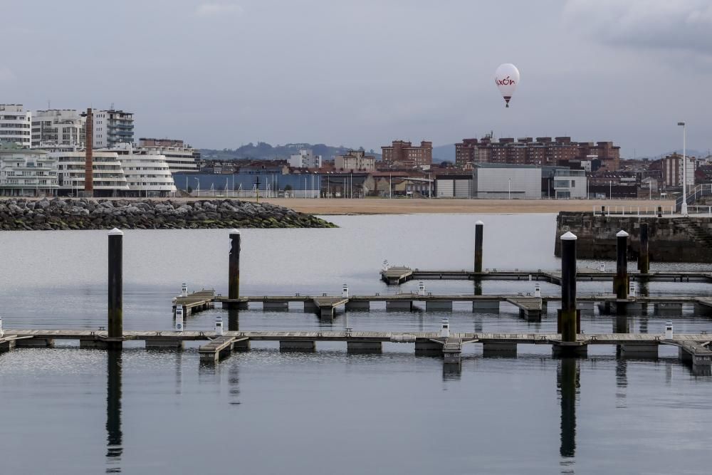 El globo de Gijón sobrevuela la ciudad
