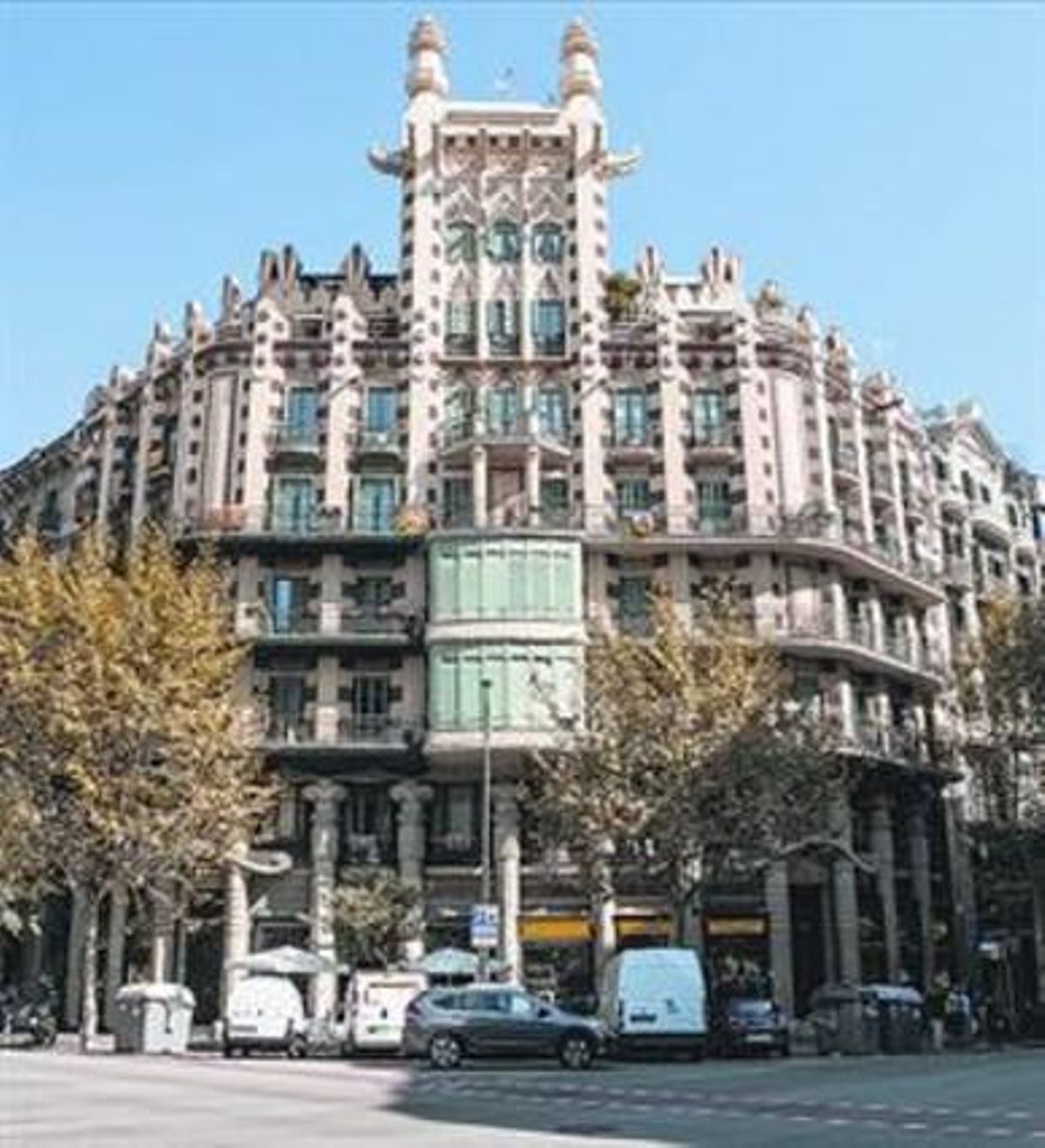 Original 8 Façana de la Casa Xina, a Muntaner amb Consell de Cent.