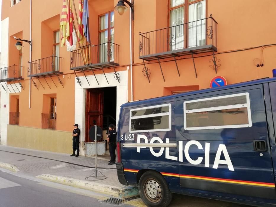 La Policía también está registrando hoy el Ayuntamiento de Ontinyent.