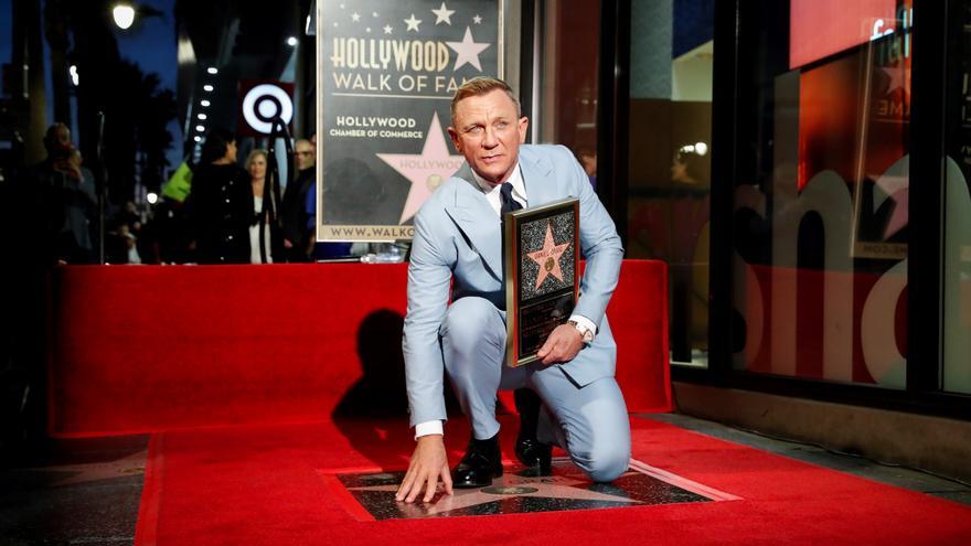 Daniel Craig celebra su estrella en el Paseo de la Fama en su despedida como James Bond