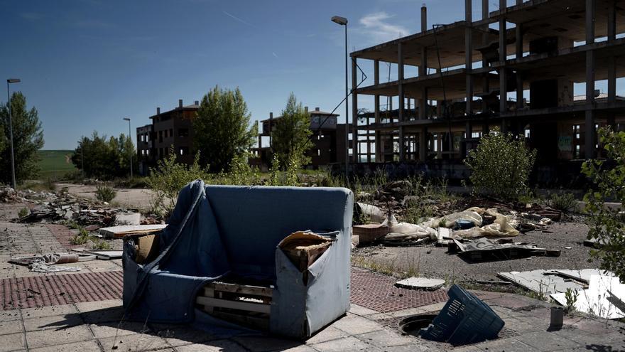 La &quot;pesadilla&quot; del pueblo de Burgos con la urbanización fantasma más grande de España: &quot;Hay vandalismo, robos, raves, inseguridad...&quot;