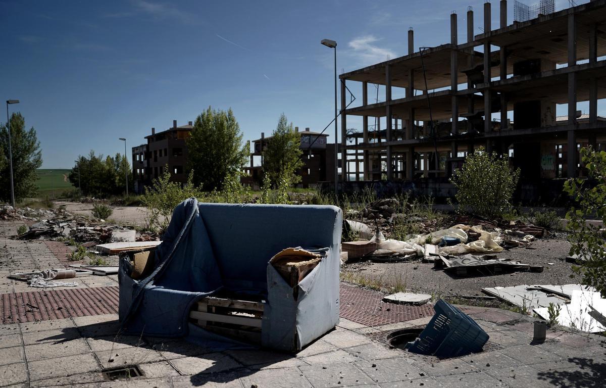 Reportaje sobre la urbanización fantasma en Buniel con su alcalde, Jesús Díez.