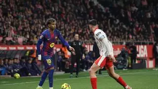 ¡El Girona se pone por delante con una falta previa clarísima a Kounde!