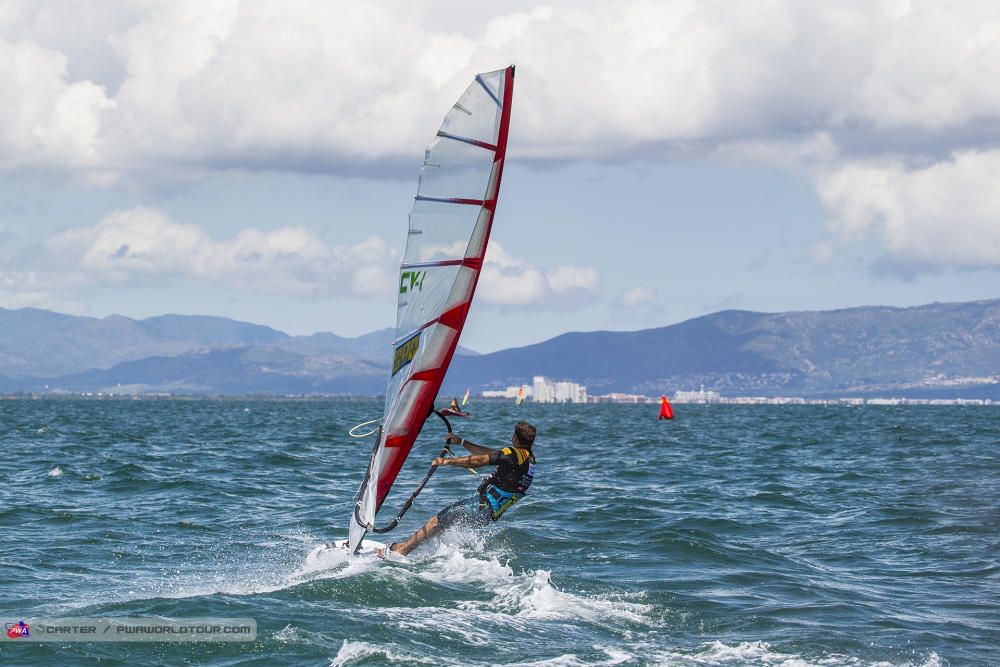 L''elit mundial del Windsurf competeix al Golf de Roses