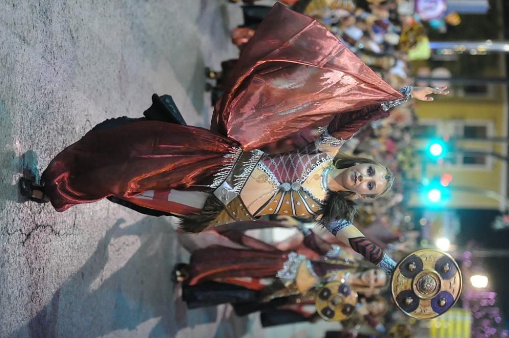 Desfile de Moros y Cristianos por las calles de Mu