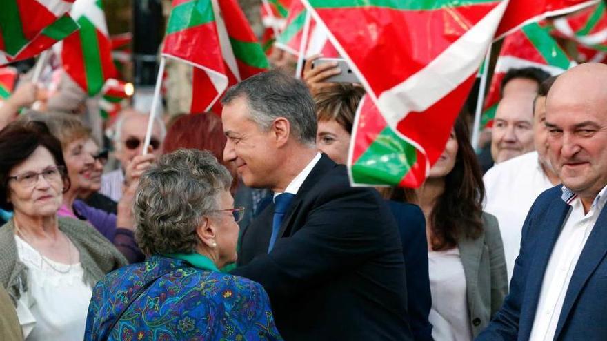 Cierre de campaña del lehendakari Urkullu, en el centro, en Bilbao.