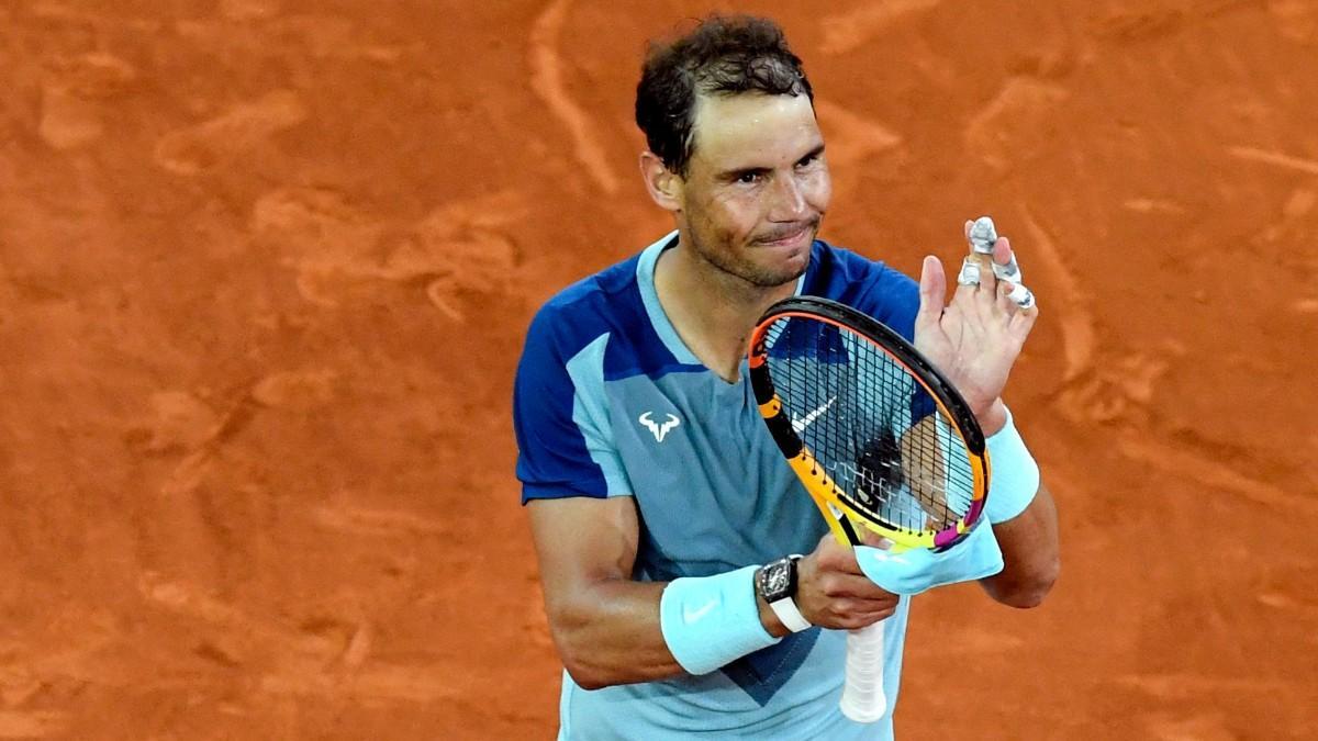 Nadal saluda al público de la Caja Mágica