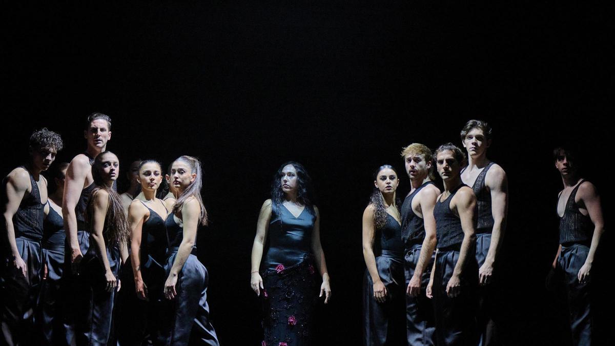 Archivo - El Ballet Español de la Comunidad de Madrid estrena Viaje al Amor Brujo, del 4 de diciembre al 4 de enero Teatros de Canal, con 21 bailarines y 35 músicos