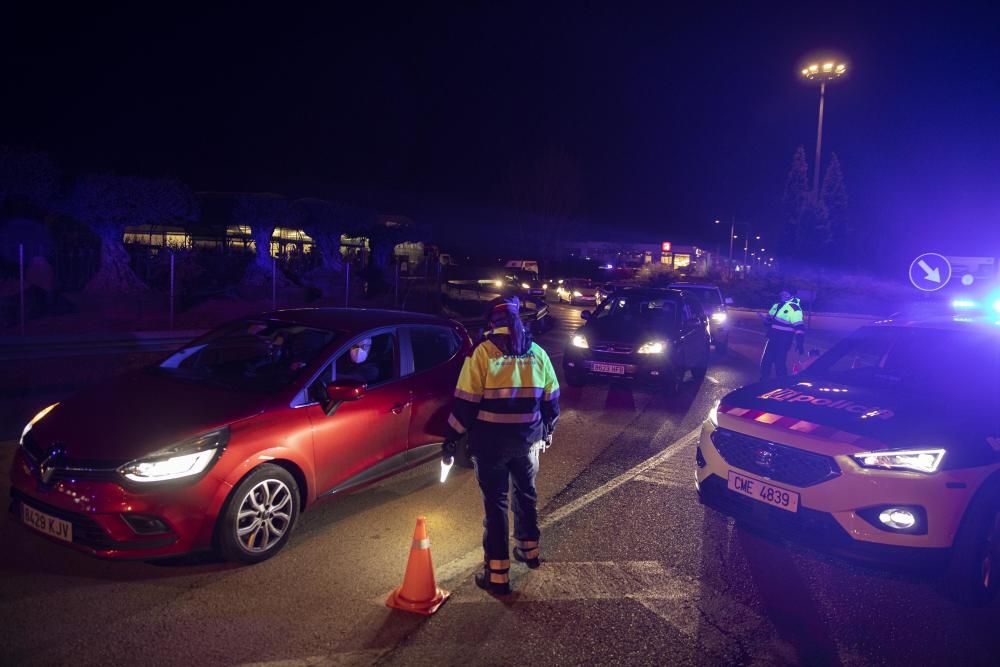 Control policial a Fornells de la Selva per garantir el confinament municipal