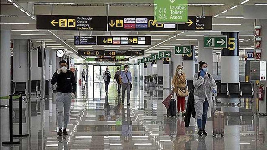 El aeropuerto de Son Sant Joan recupera cierta actividad.