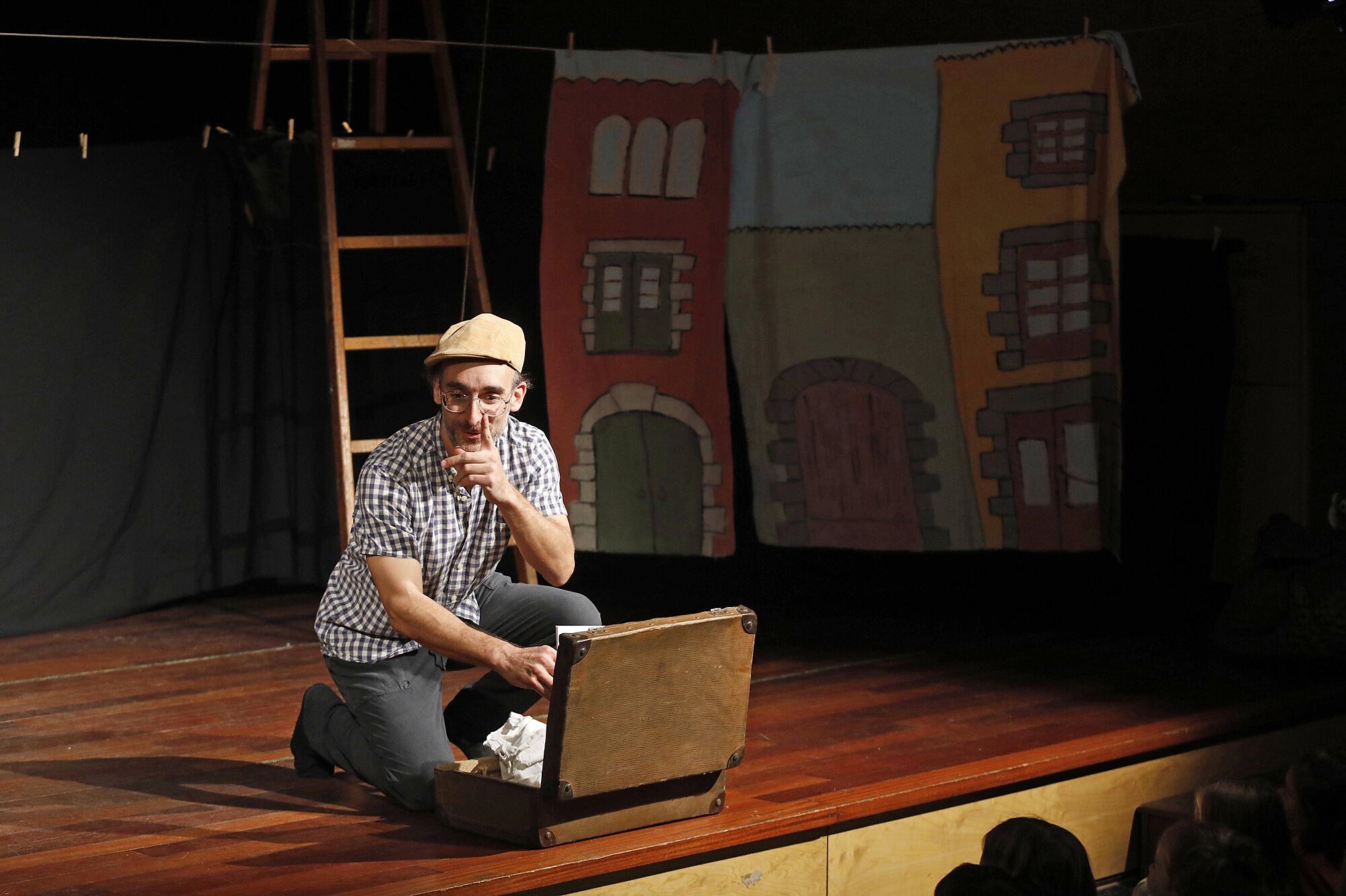 Girona. Centre Civic Pont Major. Espectacle de titelles "Les llegendes del Pont".