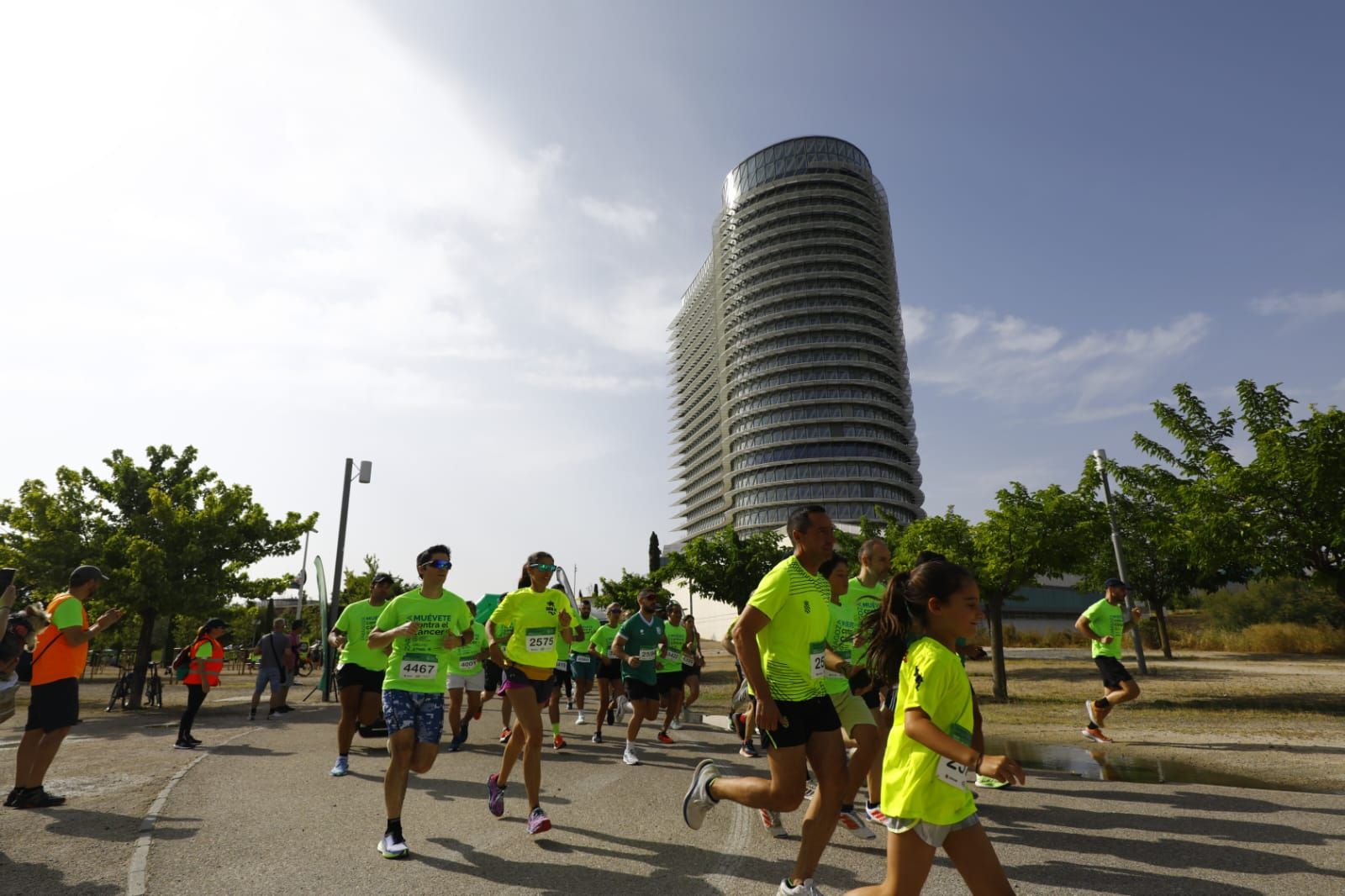 En imágenes | Miles de personas corren contra el cáncer en el Parque del Agua de Zaragoza
