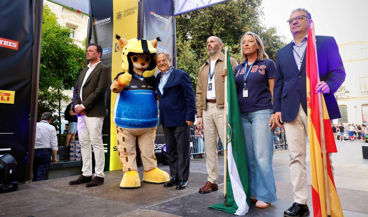 Manuel Muñoz, la mascota del rally, ‘Rafalín’, Salvador Fuentes, Eduardo Lucena, Isabel Albás y José Vicente Medina.