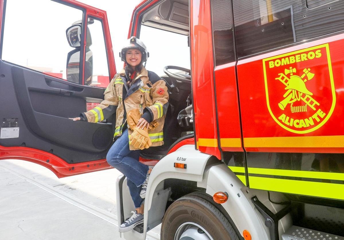 Visita al parque de Bomberos de la Belleas del Foc 2025 y sus damas de honor