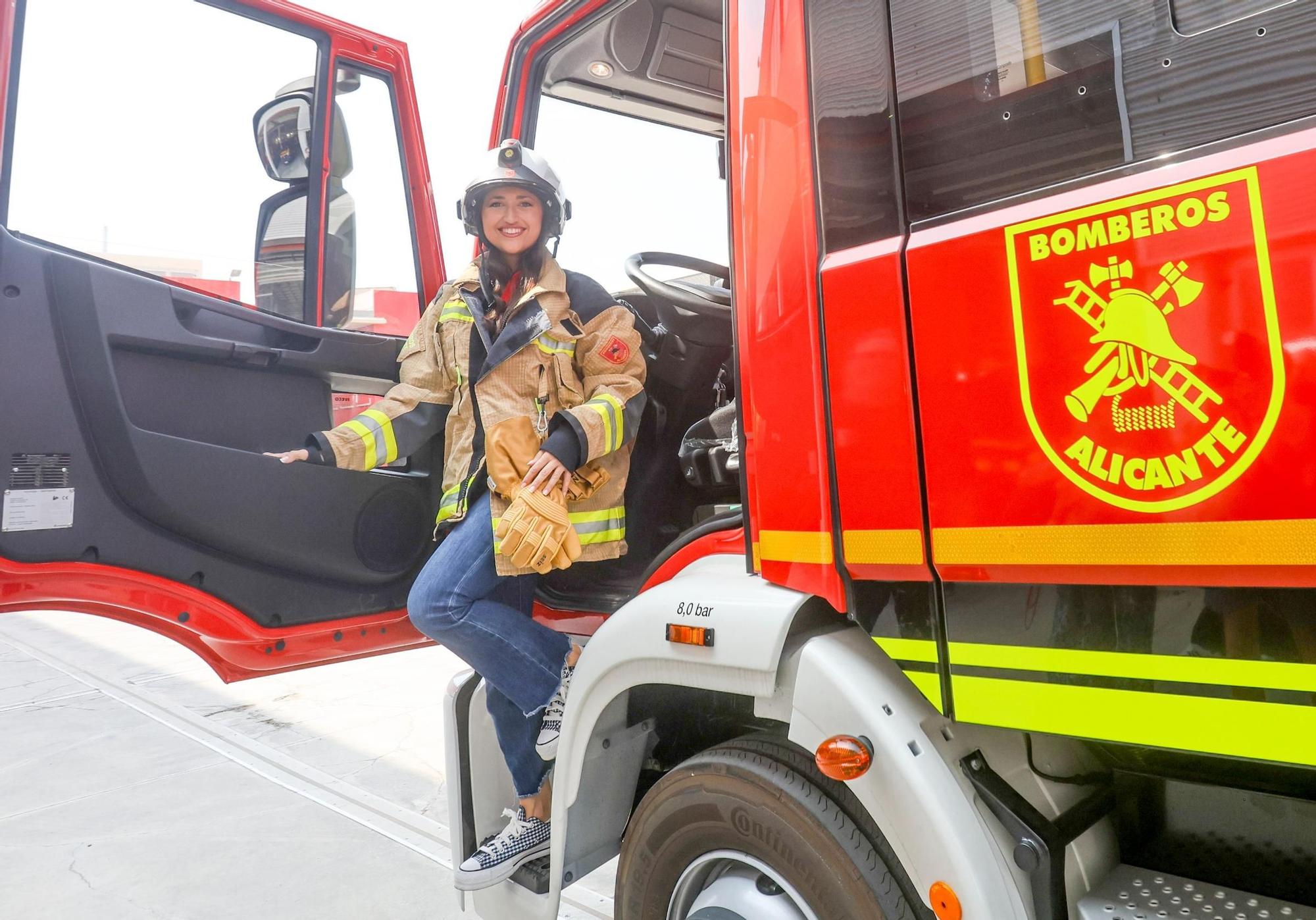Visita al parque de Bomberos de la Belleas del Foc 2025 y sus damas de honor