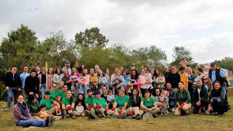 La guardería municipal de Monesterio organiza plantaciones para conmemorar el Día Mundial de la Tierra