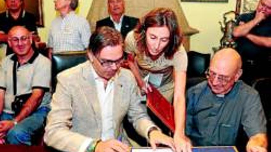 El ayuntamiento reparte entre 14 colectivos sociales 180.000 euros