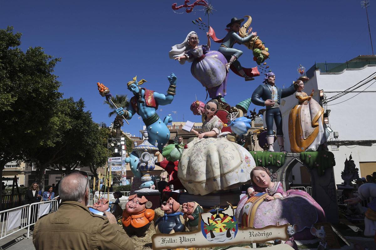 Falla Plaza Rodrigo grande.