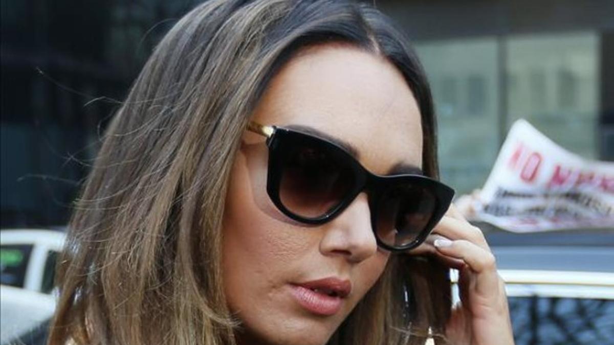 La hija de Ecclestone sienta en el banquillo a su expareja