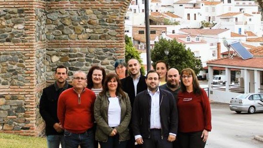 José Luis González, segundo de la primera fila por la derecha.