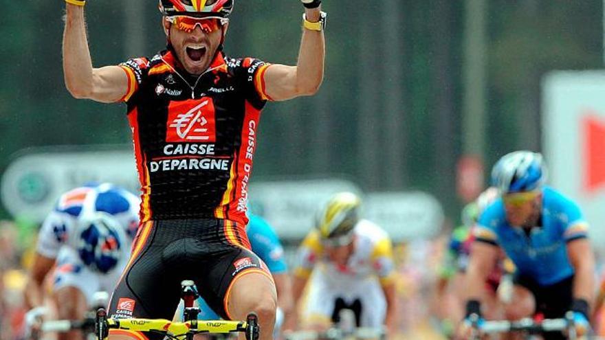 Alejandro Valverde celebra su victoria de ayer que le convierte en primer líder del Tour 2008.
