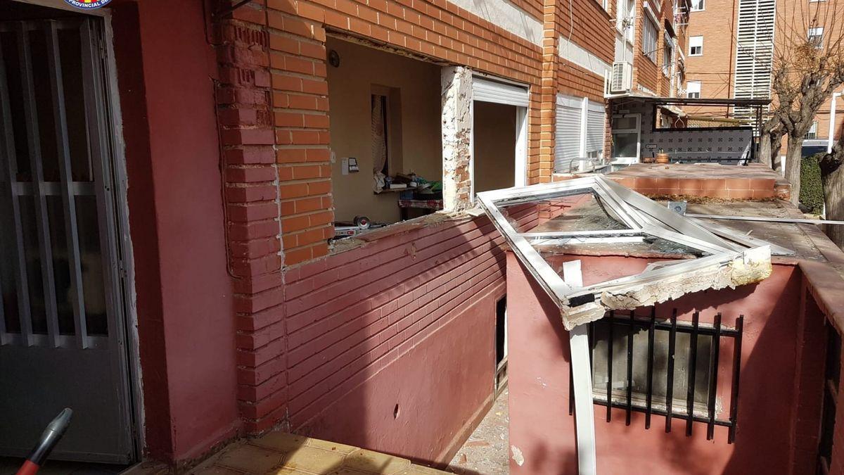 Vivienda afectada por la explosión de gas en Buñol. /  CPB