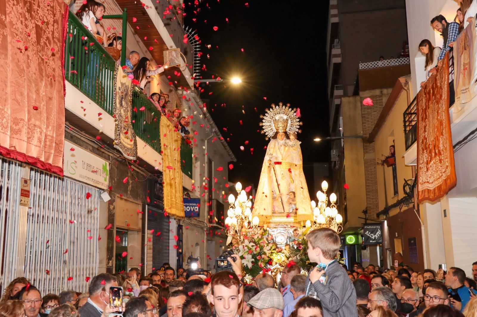 La imagen de la Virgen de los Desamparados retorna a la parroquia de San Luís Beltrán.