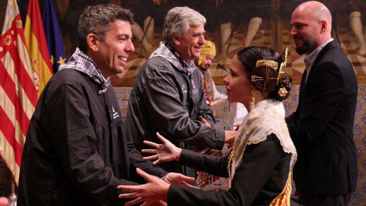 El president, durante la recepción fallera en el Saló de Corts del Palau.