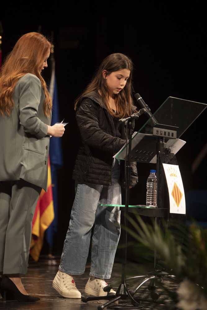 Alumnos de Sagunt leen la Carta Magna el Día de la Constitución