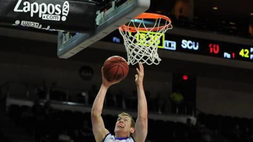 Ryan Nicholas en un partido de la NCAA.