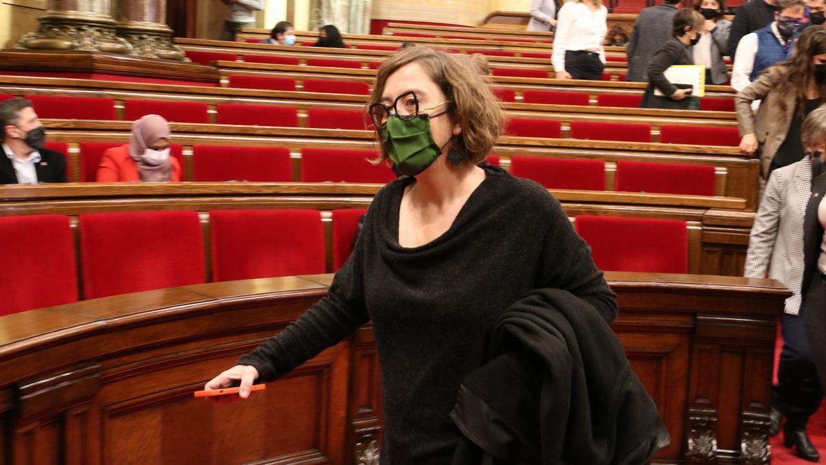 La diputada de la CUP Eulàlia Reguant sortint de l&#039;hemicicle després de la sessió de control d&#039;aquest dimecres