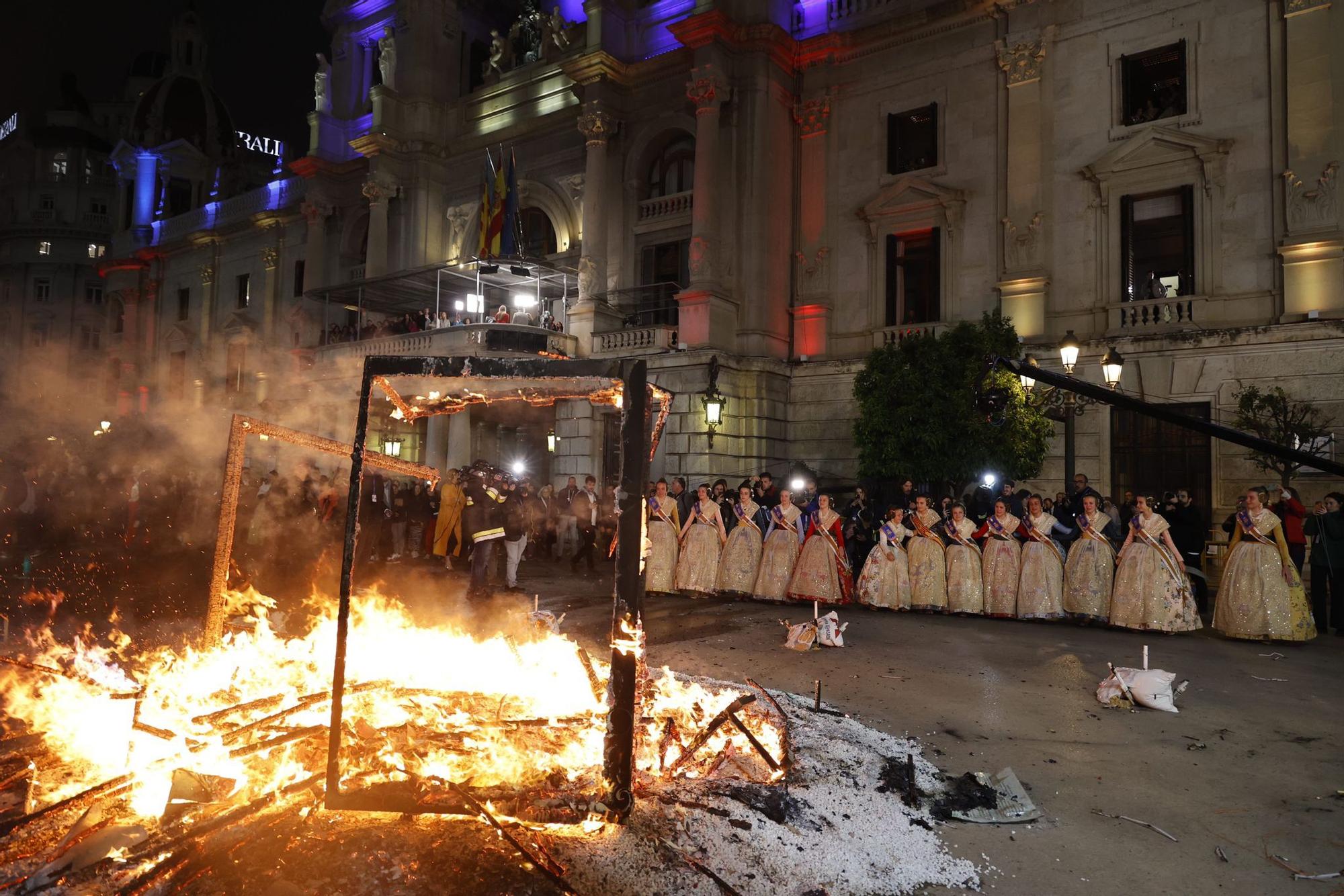 Así se ha quemado la falla infantil municipal de 2024