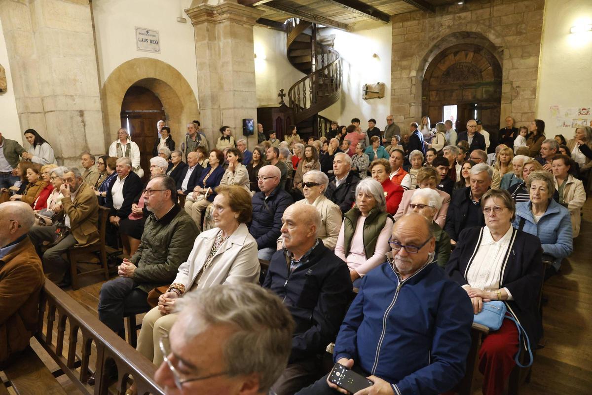 La procesión del Cristo de la Abadía de Cenero, en imágenes