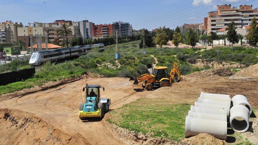 Un nuevo puente sobre el tren unirá un sector de 1.200 casas con la carretera de Alicante