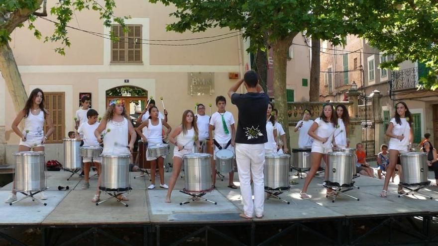 Bunyola acoge un encuentro de &#039;batucadas&#039; y el final de curso de la Escola de Ball