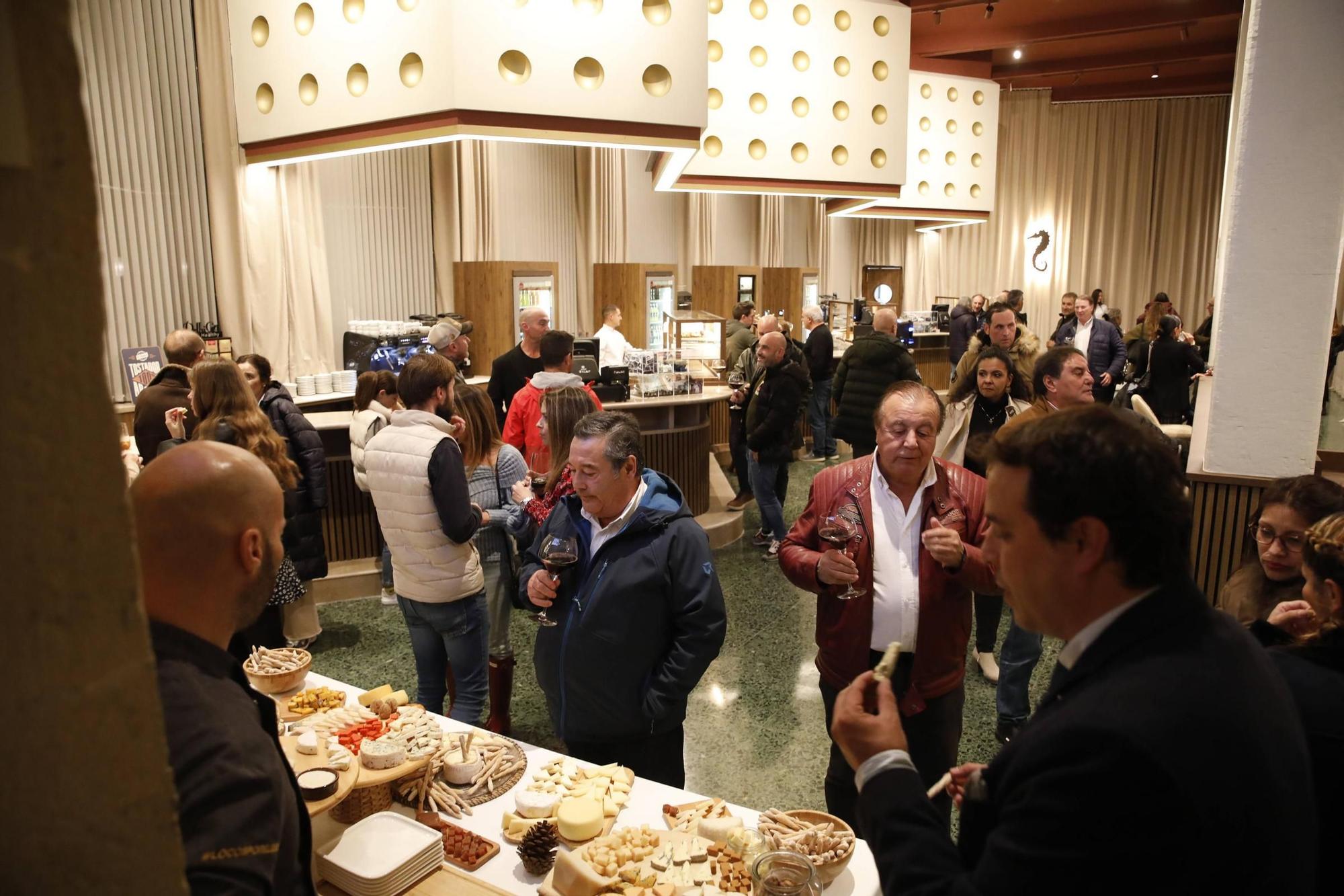 La cafetería de la Universidad Laboral de Gijón reabre sus puertas: así ha quedado (en imágenes)