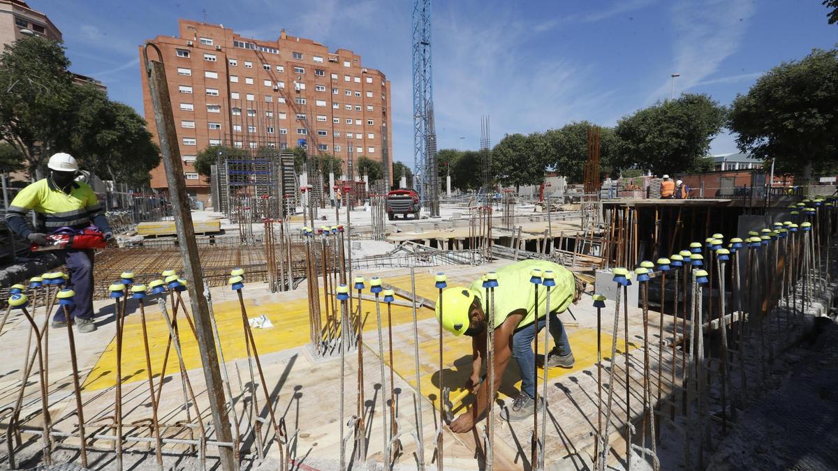 Obras en una construcción reciente en Castelló en imagen de archivo.