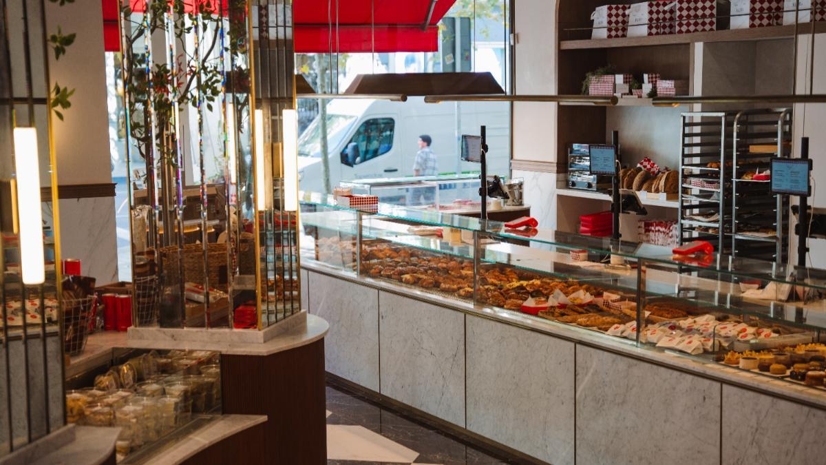 Planta principal de autoservicio de Pastelerías Mallorca.