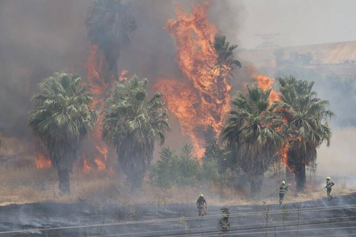 Gran incendio en la carretera del Aeropuerto