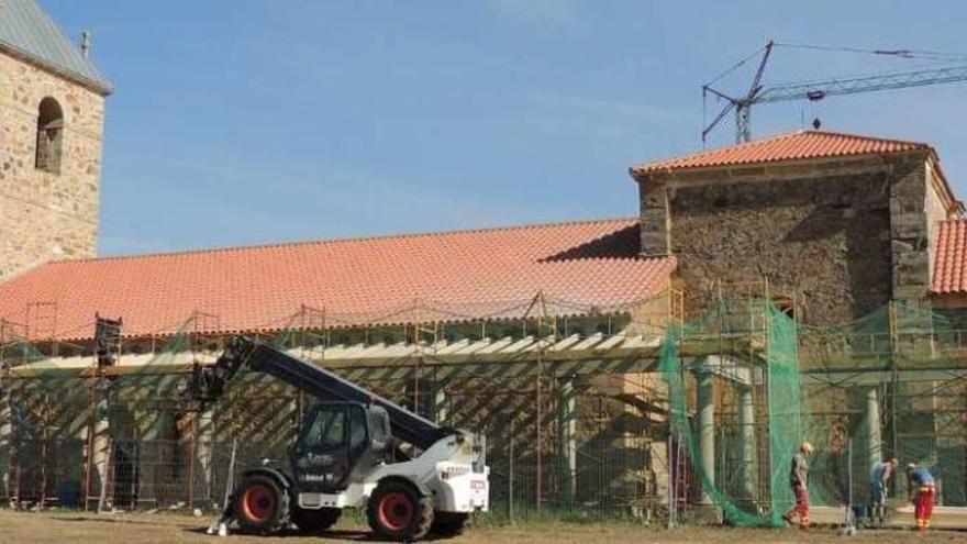 Obras en el santuario de Rosinos de Vidriales.