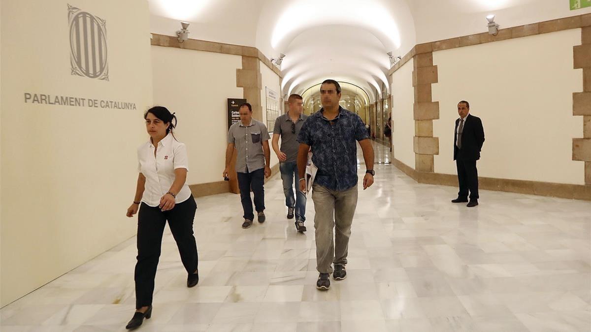 Agentes de la Guardia Civil, a su llegada al Palau de la Generalitat, este jueves, 20 de julio.